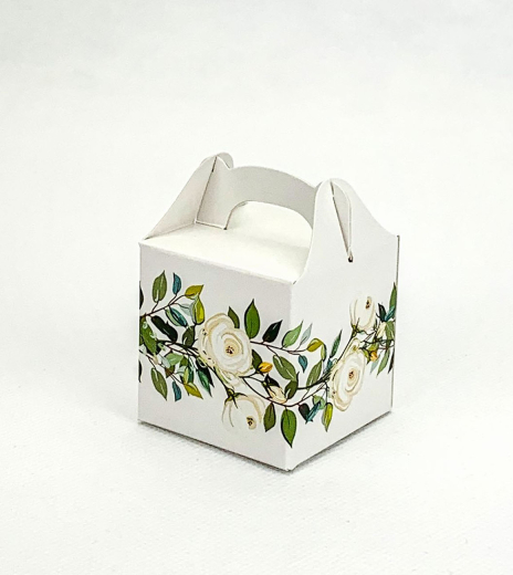 Svatební krabička na mandličky s bílými růžemi